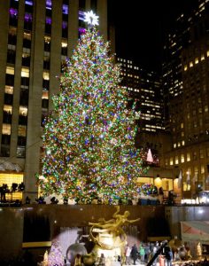 ニューヨーク州マンハッタンの巨大なクリスマスツリー